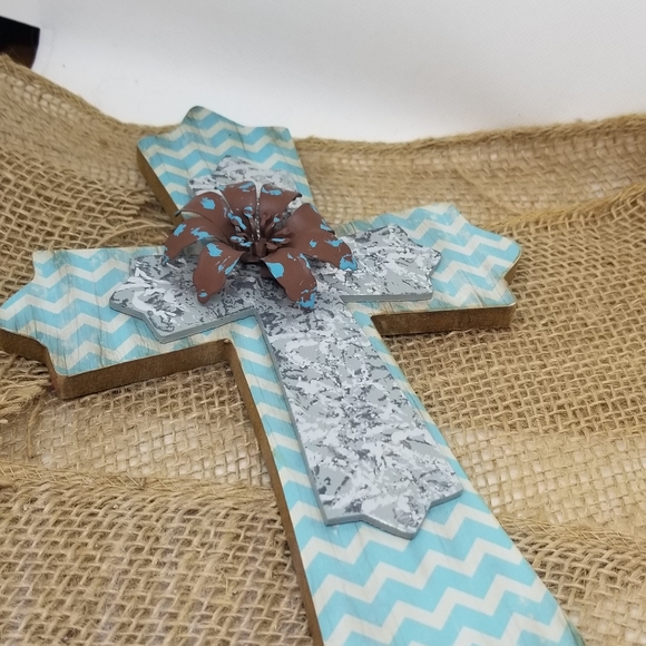 Rustic cross decor - Picture 2 of 4
